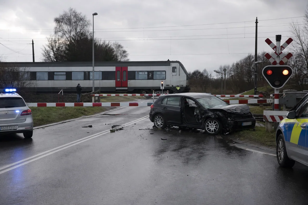 Illustrative photograph of a level crossing collision